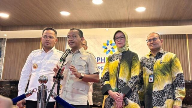 Foto: Menteri ESDM Bahlil Lahadalia meluncurkan logo baru BPH Migas di Gedung BPH Migas, Jakarta, Kamis (02/10/2025). (CNBC Indonesia/Firda Dwi Muliawati) Foto: Menteri ESDM Bahlil Lahadalia meluncurkan logo baru BPH Migas di Gedung BPH Migas, Jakarta, Kamis (02/10/2025). (CNBC Indonesia/Firda Dwi Muliawati)