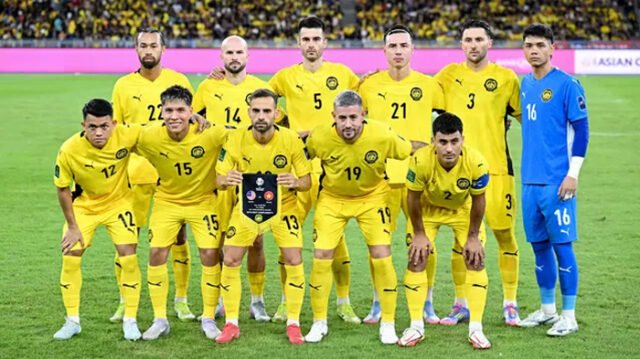 Pemain Malaysia berpose sebelum pertandingan kualifikasi Piala Asia AFC Grup F antara Malaysia dan Vietnam di Stadion Nasional Bukit Jalil, Kuala Lumpur, pada 10 Juni 2025. (Mohd RASFAN/AFP) Pemain Malaysia berpose sebelum pertandingan kualifikasi Piala Asia AFC Grup F antara Malaysia dan Vietnam di Stadion Nasional Bukit Jalil, Kuala Lumpur, pada 10 Juni 2025. (Mohd RASFAN/AFP)