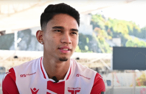 Marselino Ferdinan Resmi Diperkenalkan AS Trencin: Siap Jalani Debut di Liga Slovakia 2025/2026 Gelandang muda Indonesia, Marselino Ferdinan, resmi memulai masa peminjaman dengan klub asal Slovakia, AS Trencin. (Foto/AS Trencin)
