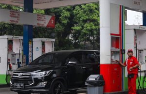 Pertamina Patra Niaga Pastikan Pasokan BBM Aman, Buka Kolaborasi dengan SPBU Swasta Foto: Suasana Stasiun Pengisian Bahan Bakar Umum (SPBU) Pertamina di kawasan Warung Jati Barat, Jakarta, Sabtu (1/6/2024). (CNBC Indonesia/Faisal Rahman)
