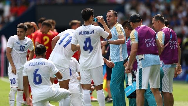 Timur Kapadze saat masih melatih Timnas Uzbekistan. (FRANCK FIFE / AFP) Timur Kapadze saat masih melatih Timnas Uzbekistan. (FRANCK FIFE / AFP)