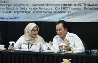 Pemko Banjarmasin Matangkan Dokumen RDTR dan KLHS Kawasan Perkotaan serta Industri Mantuil Pemerintah Kota (Pemko) Banjarmasin kembali menggelar konsultasi publik lanjutan dan ekspose laporan hasil penyusunan Rencana Detail Tata Ruang (RDTR) serta Kajian Lingkungan Hidup Strategis (KLHS). Foto Dok istimewa