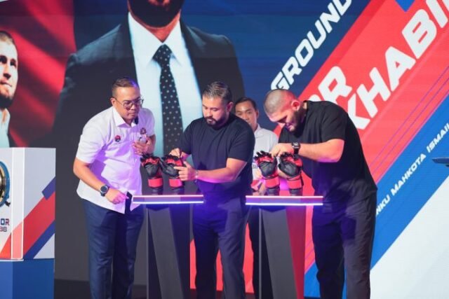 Tunku Mahkota Ismail, Khabib dan Onn Hafiz dalam Majlis Pecah Tanah Johor Khabib Gym di TMIYC Iskandar Puteri