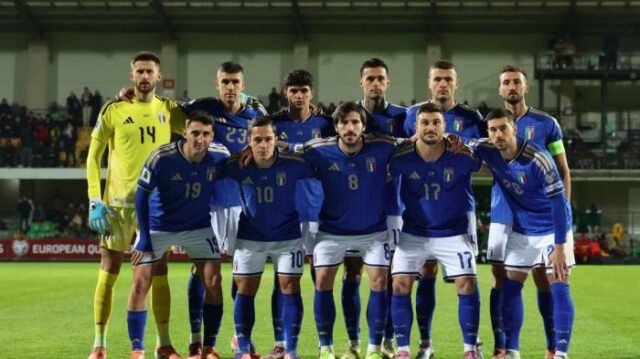 Kesebelasan Timnas Italia melakukan foto bersama sebelum melawan Moldova pada pertandingan matchday ke-9 Grup I Kualifikasi Piala Dunia 2026 zona Eropa, Jumat (14/11/2025) dini hari WIB. Daftar 105 negara yang sudah dipastikan gagal lolos ke putaran final Piala Dunia 2026.