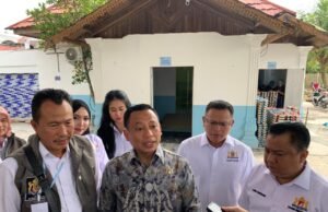 Dukung Makan Bergizi Gratis, Kadin Pastikan SPPG Belitung Selatan Jadi Percontohan Nasional Wakil Ketua Umum Kadin Indonesia Korwil Kalimantan, Andi Yuslim Patawari memberikan keterangan kepada wartawan usai melaksanakan kunjungan kerja ke Satuan Pelayanan Pemenuhan Gizi (SPPG) di Belitung Selatan, Banjarmasin – Foto Ist