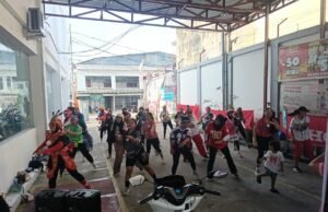 Zumba Party Honda Teladan Baru: Energi Positif dan Kebersamaan dalam Satu Irama Zumba Party Honda Teladan Baru Meriahkan Showroom. Foto Dok Istimewa