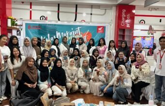 Trio Motor Sampit Ajak Masyarakat Asah Kreativitas Lewat “Kelas Merajut” Bersama Konsumen Honda Trio Motor Sampit Ajak Masyarakat Asah Kreativitas Merajut. Foto Dok Istimewa