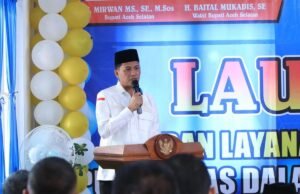Mendagri Tito Karnavian Resmi Berhentikan Sementara Bupati Aceh Selatan Mirwan MS Selama Tiga Bulan Profil Bupati Aceh Selatan Mirwan MS yang pergi umrah saat wilayahnya diterjaang banjir dan tanah longsor.(Instagram/@h.mirwan_ms_official)