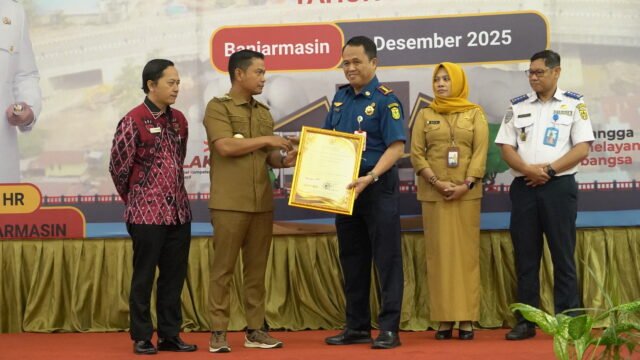 Pemkot Banjarmasin Beri Penghargaan Pelayanan Publik 2025. Foto Dok Istimewa