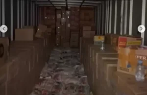 Viral Video Sembako Menumpuk di Gedung Sosial Aceh Tamiang, Warga Kelaparan Menunggu Distribusi Viral Video Sembako Menumpuk di Gedung Sosial Aceh Tamiang, Warga Kelaparan Menunggu Distribusi