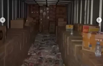 Viral Video Sembako Menumpuk di Gedung Sosial Aceh Tamiang, Warga Kelaparan Menunggu Distribusi Viral Video Sembako Menumpuk di Gedung Sosial Aceh Tamiang, Warga Kelaparan Menunggu Distribusi