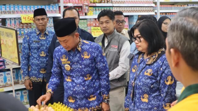 Wali Kota Banjarmasin H M Yamin Pantau Harga Jelang Natal dan Tahun Baru. Foto Dok Istimewa