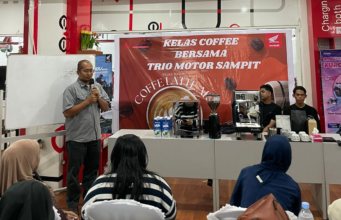 Serunya Coffee Latte Art Class di Showroom Trio Motor Sampit Serunya Coffee Latte Art Class di Showroom Trio Motor Sampit