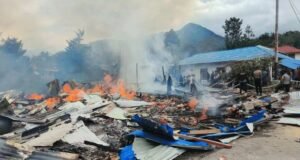 Kebakaran Hebat di Karubaga Tolikara: 100 Bangunan Hangus, Pemkab Dorong Penanganan Darurat Kebakaran Tolikara Hanguskan 100 Bangunan, Kerugian Miliaran