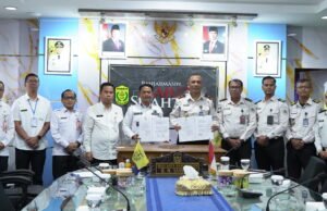 Pemkot Banjarmasin Gandeng Ruang Guru, Siapkan Siswa SD dan SMP Hadapi Tes Kemampuan Akademik penandatanganan Nota Kesepakatan (MoU) dan Perjanjian Kerja Sama (PKS) bersama Balai Pemasyarakatan Kelas I Banjarmasin serta PT Ruang Raya Indonesia (Ruang Guru), Rabu (21/1/2026), di Ruang Rapat Wali Kota Banjarmasin.