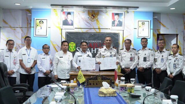 penandatanganan Nota Kesepakatan (MoU) dan Perjanjian Kerja Sama (PKS) bersama Balai Pemasyarakatan Kelas I Banjarmasin serta PT Ruang Raya Indonesia (Ruang Guru), Rabu (21/1/2026), di Ruang Rapat Wali Kota Banjarmasin. penandatanganan Nota Kesepakatan (MoU) dan Perjanjian Kerja Sama (PKS) bersama Balai Pemasyarakatan Kelas I Banjarmasin serta PT Ruang Raya Indonesia (Ruang Guru), Rabu (21/1/2026), di Ruang Rapat Wali Kota Banjarmasin.