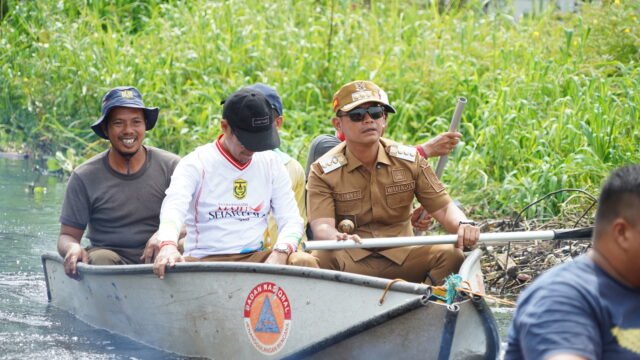 Wali Kota Banjarmasin H. Muhammad Yamin HR kembali menyisir sejumlah ruas jalan dan titik sungai di kawasan Banjarmasin Selatan, Selasa (20/1/2026). Foto Dok Istimewa