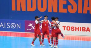 Dramatis! Bungkam Kirgistan 5-3, Timnas Futsal Indonesia Segel Tiket Perempat Final Piala Asia 2026 Timnas Futsal Indonesia berhasil meraih kemenangan 5-3 atas Kirgistan pada laga kedua Grup A Piala Asia Futsal 2026 di Indonesia Arena, Jakarta, Kamis (29/01/2026) malam WIB. Hasil itu membuat Tim Garuda melenggang ke perempat final. (Bola.com/Muhammad Iqbal Ichsan)
