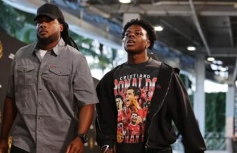 IShowSpeed Livestream di Mesir, Masih Ingat “Santai” dari Indonesia IShowSpeed ketemu orang Indonesia saat livestream di Mesir