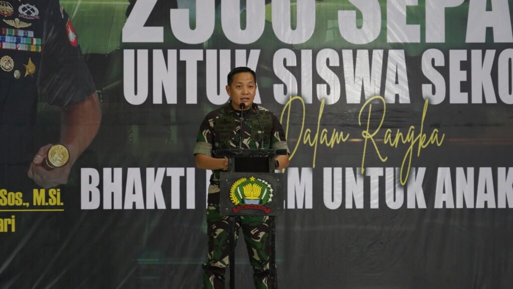 Bhakti Korem 101/Antasari: Bagikan 2.500 Sepatu untuk Siswa. Foto Dok Istimewa