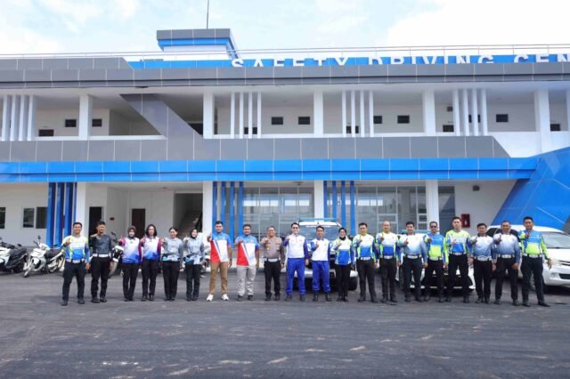 PT Trio Motor menggelar edukasi dan praktik Safety Riding di SDC Polda Kalsel. Jpg PT Trio Motor menggelar edukasi dan praktik Safety Riding di SDC Polda Kalsel. Foto Dok Istimewa