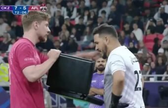 Aksi Viral MrBeast: Coba Suap Kiper Lawan $10.000 demi Cetak Gol di Laga Amal Match for Hope Viral! MrBeast Coba Suap Kiper $10.000 di Laga Match for Hope