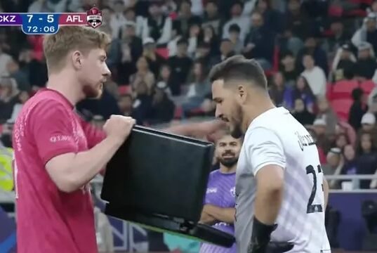 Aksi Viral MrBeast: Coba Suap Kiper Lawan $10.000 demi Cetak Gol di Laga Amal Match for Hope Viral! MrBeast Coba Suap Kiper $10.000 di Laga Match for Hope
