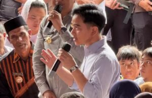 BEM se-Kalsel temui Wapres Gibran saat tinjau banjir di Banjar Wapres Gibran Rakabuming Raka saat kunjungan korban banjir Kalsel