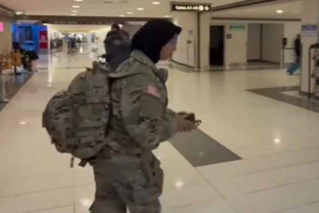 Momen Haru Orang Tua Asal Indonesia yang Lepas Anaknya Jadi Tentara AS. jpg Momen Haru Orang Tua Asal Indonesia yang Lepas Anaknya Jadi Tentara AS