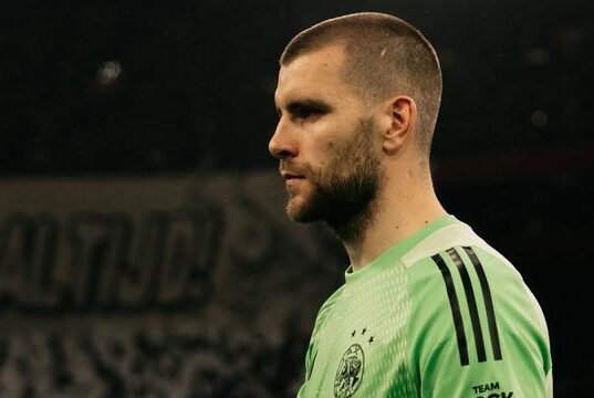 Debut Gemilang Maarten Paes Bersama Ajax Amsterdam: Catatkan 7 Penyelamatan di Johan Cruyff ArenA Kiper Ajax dan Timnas Indonesia, Maarten Paes. (Ajax.nl)