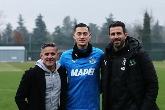 John Herdman Kunjungi Jay Idzes di Sassuolo dan Temui Fabio Grosso John Herdman Pantau Jay Idzes di Sassuolo: Misi Diaspora Eropa