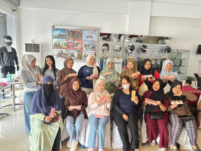 Kolaborasi Showroom 2 Naga dan Joy.galleria Hadirkan Kelas Mochi Seru. Foto Dok Istimewa Kolaborasi Showroom 2 Naga dan Joy.galleria Hadirkan Kelas Mochi Seru. Foto Dok Istimewa