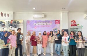 Kelas DIY Gantungan Bunga di Honda Delima Sutoyo: Padukan Kreativitas dan Kebersamaan Hasil Karya Unik Peserta Jadi Sorotan di Kegiatan DIY Banjarmasin. Foto Dok Istimewa