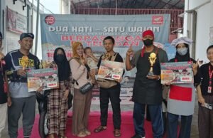 Lomba Masak Nasi Goreng Meriahkan Kebersamaan di Honda Teladan Baru Sampit Ndaru Prasetyo R Dukung Kegiatan Kreatif Bersama Masyarakat Sampit. Foto Dok istimewa