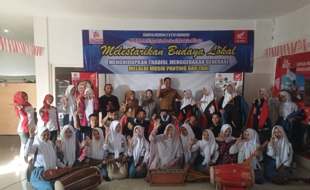 Siswa SMKPPN 1 Paringin Tampilkan Musik Panting, Didukung Honda Trio Motor Paringin. Foto Dok Istimewa Siswa SMKPPN 1 Paringin Tampilkan Musik Panting, Didukung Honda Trio Motor Paringin. Foto Dok Istimewa