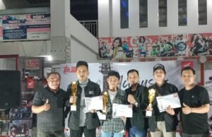 Gelar Acoustic Competition, Honda Trio Motor Kotabaru Jadi Panggung Ekspresi Musisi Lokal Showroom Bertransformasi Jadi Panggung Seni di Kotabaru. Foto Dok istimewa