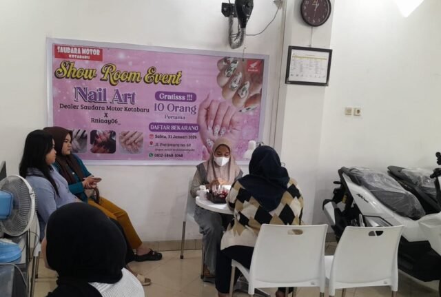 Peserta Antusias Ikuti Event Nail Art di Showroom Honda Saudara Motor Kotabaru. Foto Dok Istimewa