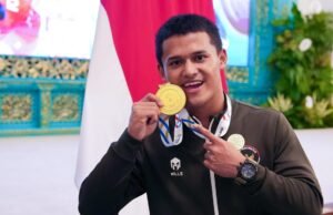 Sah! Rizki Juniansyah Catatkan Dua Rekor Dunia di Guinness World Records Dalam SEA Games edisi ke-33 itu Rizki memecahkan rekor dunia clean and jerk dan total angkatan. Ia memecahkan rekornya sendiri yang tercipat dalam Olimpiade 2024. Dalam pertandingan di Chonburi Sports School, Chonburi pada 15 Desember, lifter 22 tahun itu tak tertandingi usai melakukan total angkatan seberat 365 kilogram. (Foto: Muchlis Jr - BPMI Sekretariat Presiden)