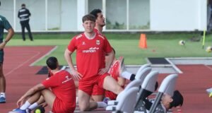 Timnas Indonesia mulai persiapan FIFA Series 2026 dengan jersey baru Kelme. Elkan Baggott kembali Sebanyak 15 pemain Skuad Garuda telah bergabung dan menjalani sesi latihan yang digelar di Lapangan Stadion Madya, Senayan, Jakarta, Selasa (24/3/2026) sore. Tampak dalam foto, pemain Timnas Indonesia, Ole Romeny saat mengikuti sesi latihan perdana di Lapangan Stadion Madya, Kompleks Gelora Bung Karno, Senayan, Jakarta, Selasa (24/3/2026). (Bola.com/M Iqbal Ichsan)