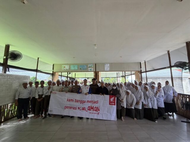 Honda Trio Motor Edukasi Santri Ponpes Al Hikmah, Tanamkan Budaya #Cari_Aman Sejak Dini. Foto Dok Trio Motor Honda Trio Motor Edukasi Santri Ponpes Al Hikmah, Tanamkan Budaya #Cari_Aman Sejak Dini. Foto Dok Trio Motor