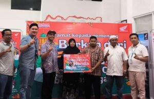 Wujud Apresiasi Honda, Konsumen Trio Motor Pangkalan Bun Raih Hadiah Umrah Berpasangan Wujud Apresiasi Honda, Konsumen Trio Motor Pangkalan Bun Raih Hadiah Umrah Berpasangan. Foto Dok Trio Motor