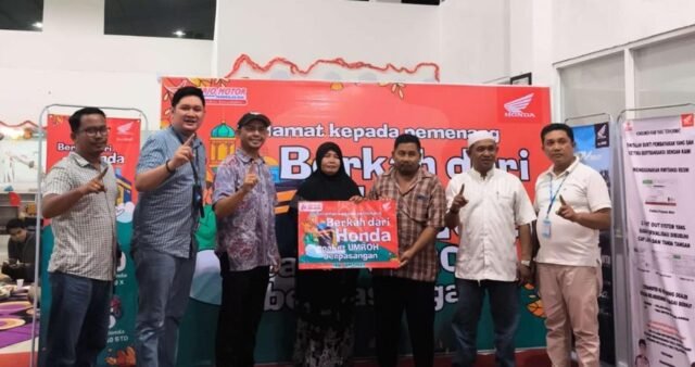 Wujud Apresiasi Honda, Konsumen Trio Motor Pangkalan Bun Raih Hadiah Umrah Berpasangan. Foto Dok Trio Motor