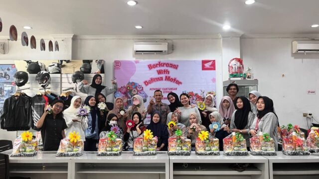 Kreativitas Mengalir, Pengunjung Antusias Ikuti Workshop Gantungan Kunci di Delima Motor. Foto Dok Istimewa
