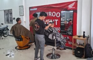 Honda ATJ Kasongan Gelar Potong Rambut Gratis, Wujud Kepedulian untuk Warga Aksi Sosial Honda Kasongan, Warga Padati Event Potong Rambut Gratis. Foto Dok Istimewa