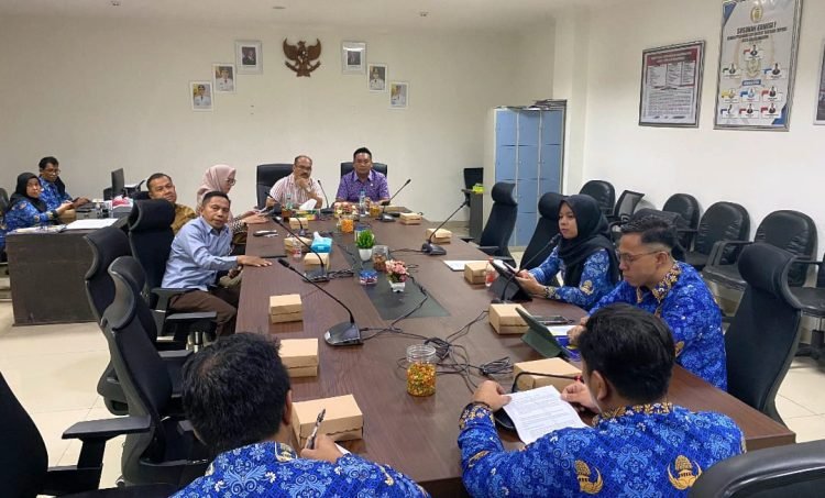 RDP: Komisi I DPRD Kota Banjarmasin melaksanakan rapat dengar pendapat (RDP) bersama perwakilan bagian umum setdako banjarmasin dan Kasubbag Rumah Tangga dan Perlengkapan tentang mobil dinas listrik.