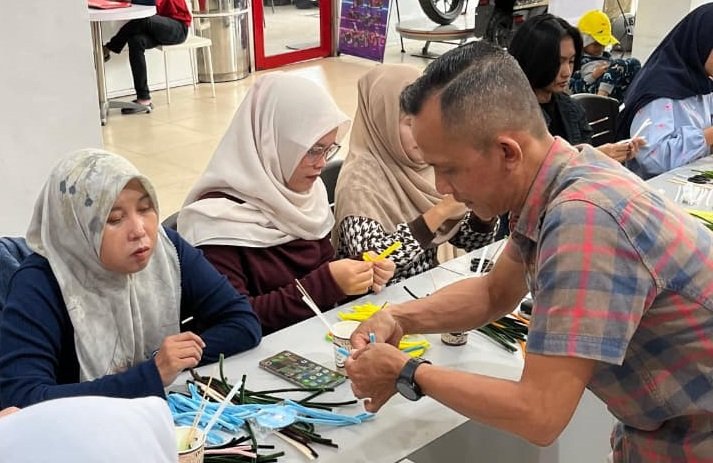 Suasana Seru Workshop Kerajinan, Showroom Delima Motor Dipenuhi Kreativitas. Foto Dok Istimewa