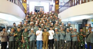 Perkuat Sinergi, Wali Kota Banjarmasin Buka Puasa Bersama 3 Pilar Kelurahan di Balai Kota Hangat di Balai Kota, 3 Pilar Kelurahan Buka Puasa Bareng Wali Kota Banjarmasin H M Yamin. Foto Dok Istimewa