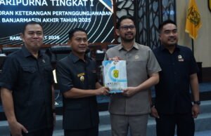 Wali Kota Banjarmasin Sampaikan LKPJ 2025, Tekankan Penguatan Sinergi Pembangunan 2026 Wali Kota Yamin Sampaikan LKPJ 2025 dalam Rapat Paripurna DPRD Banjarmasin. Foto Dok Istimewa