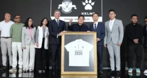 Kelme Spill Tipis-Tipis Desain Anyar Jersey Timnas Indonesia Apparel olahraga asal Spanyol, Kelme, resmi bekerja sama dengan PSSI sebagai penyedia jersey Timnas Indonesia (Kemenpora)