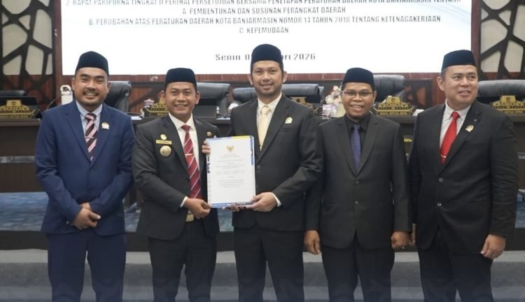 PARIPURNA: DPRD Kota Banjarmasin menggelar rapat Paripurna Tingkat II perihal Persetujuan Bersama Penetapan Peraturan Daerah Kota Banjarmasin tentang Perubahan Atas Peraturan Daerah Kota Banjarmasin Nomor 14 Tahun 2018 tentang Ketenagakerjaan.